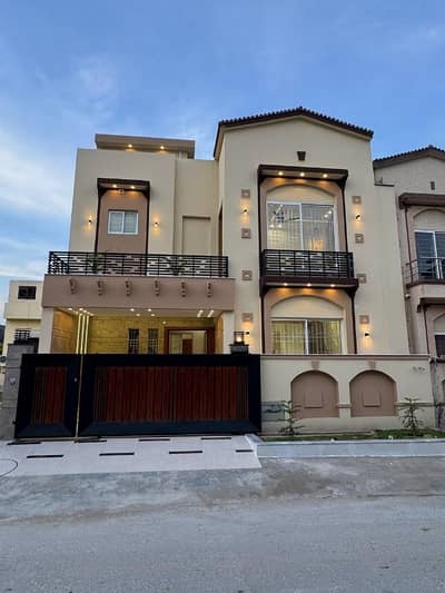 7 Marla Designer House Available For Sale In Usman Block