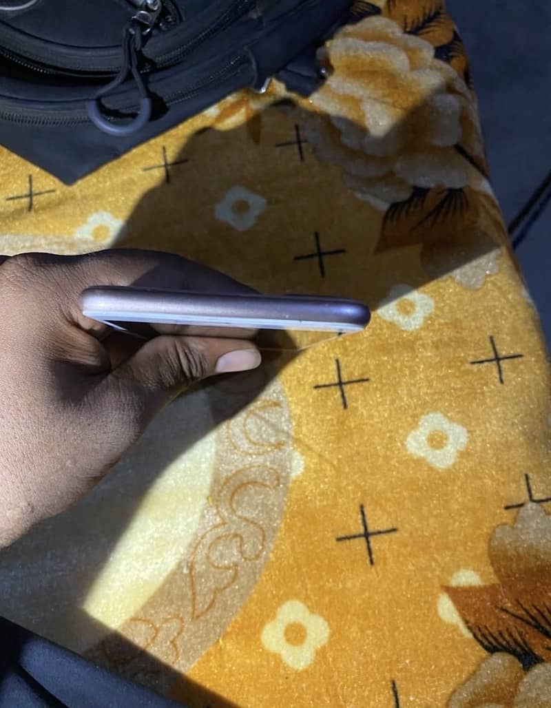 Apple iPhone 8 Plus 1