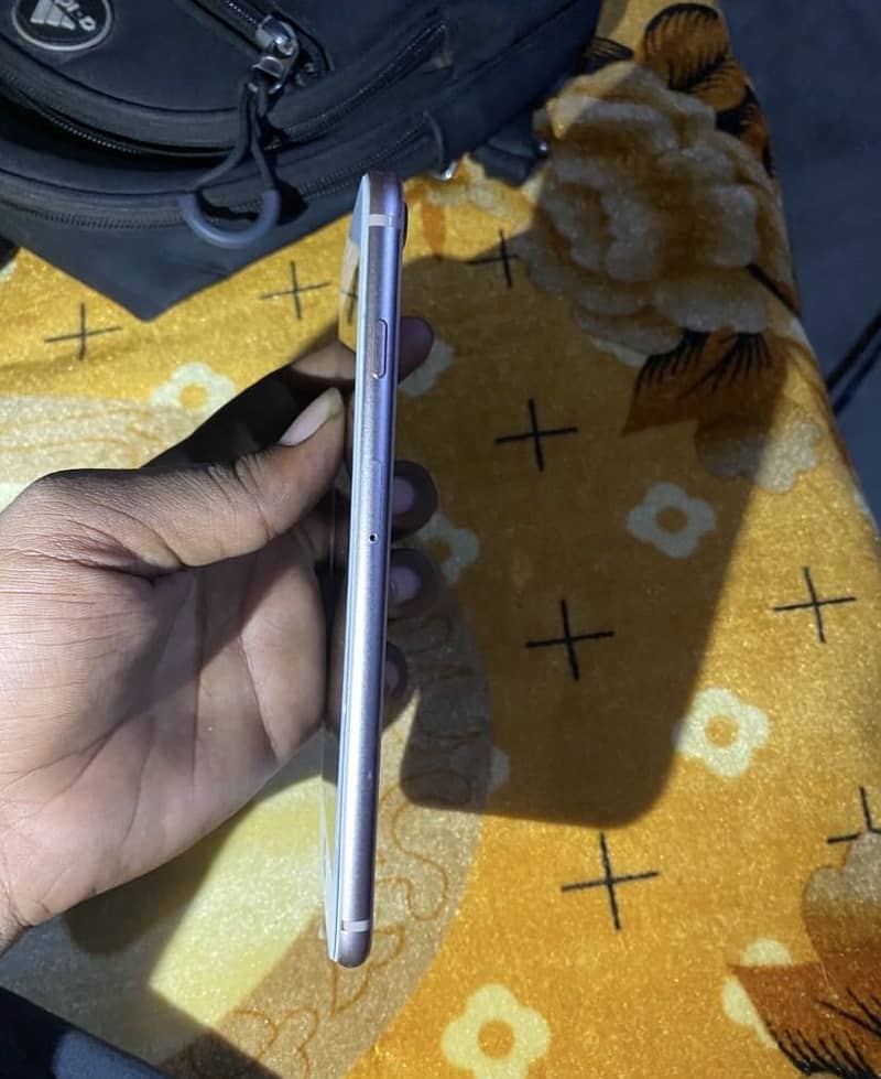 Apple iPhone 8 Plus 3