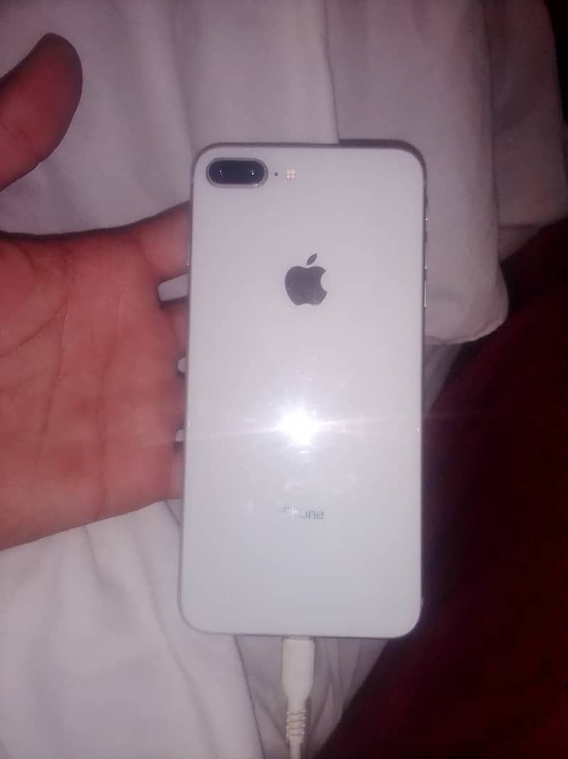 Apple iPhone 8 Plus 1