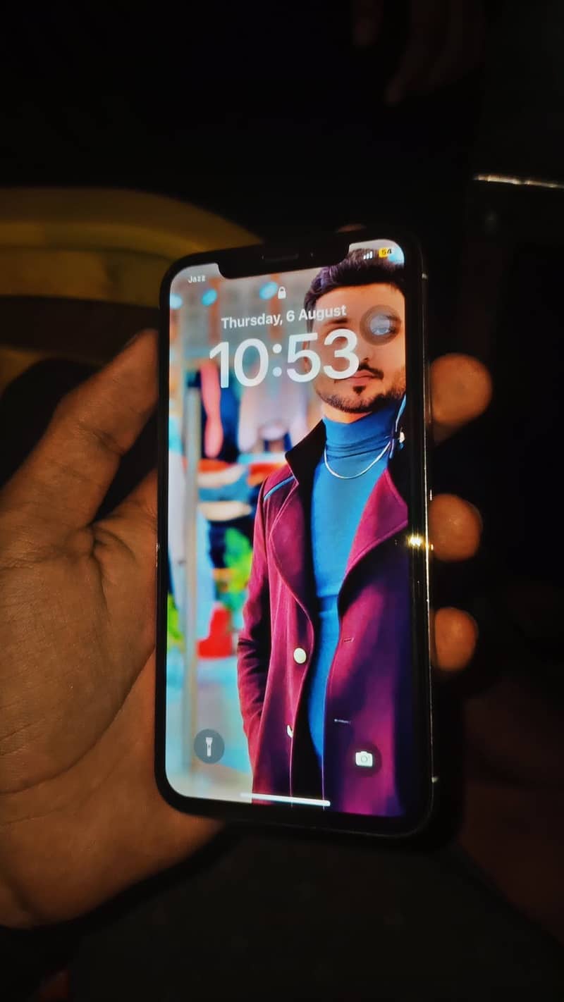 Apple iPhone X 4