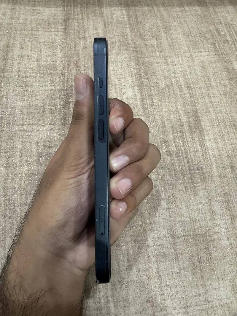 Apple iPhone 13 2