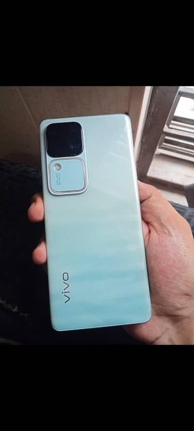 Vivo V30