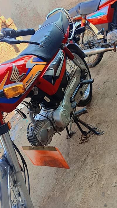 Honda CD 70 2025