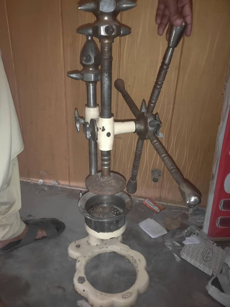 ہاتھ والی مسمی اور چکوترے والی جوس مشین چھ نمبر ہے 4