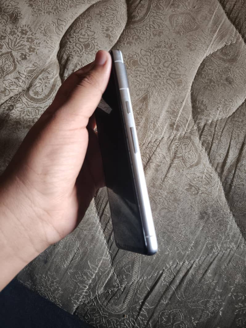 Google Pixel 7 4