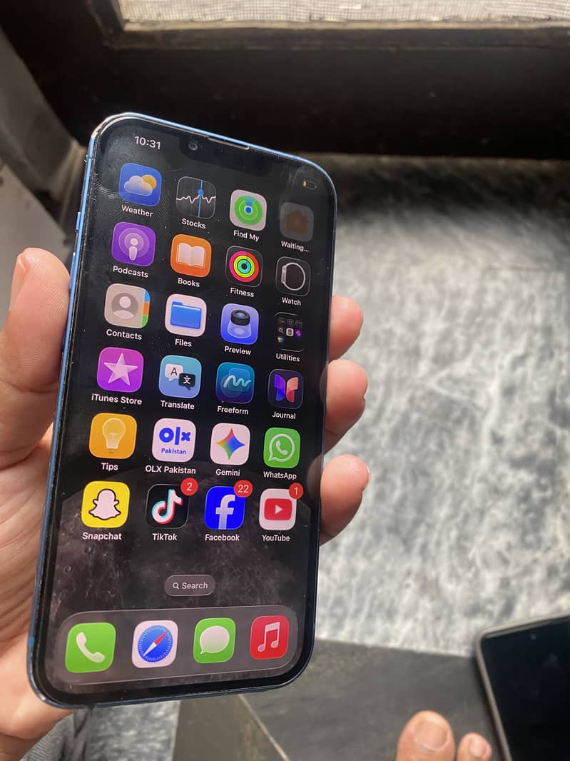 Apple iPhone 13 5