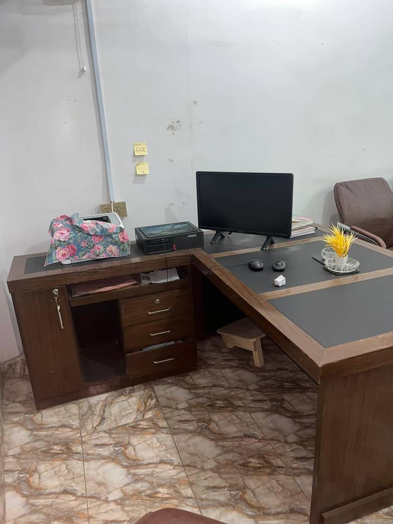 Executive table 0