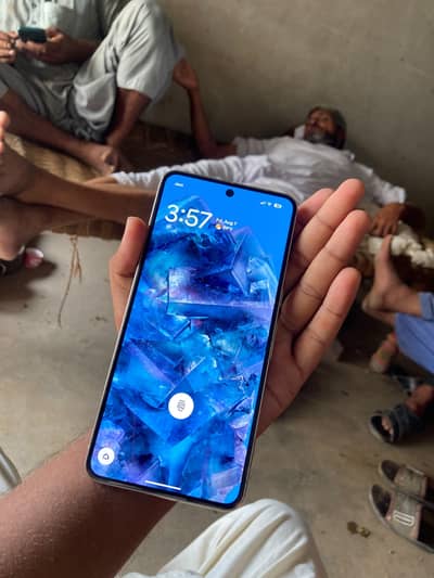 Google Pixel 8 Pro /// sim time available/with box