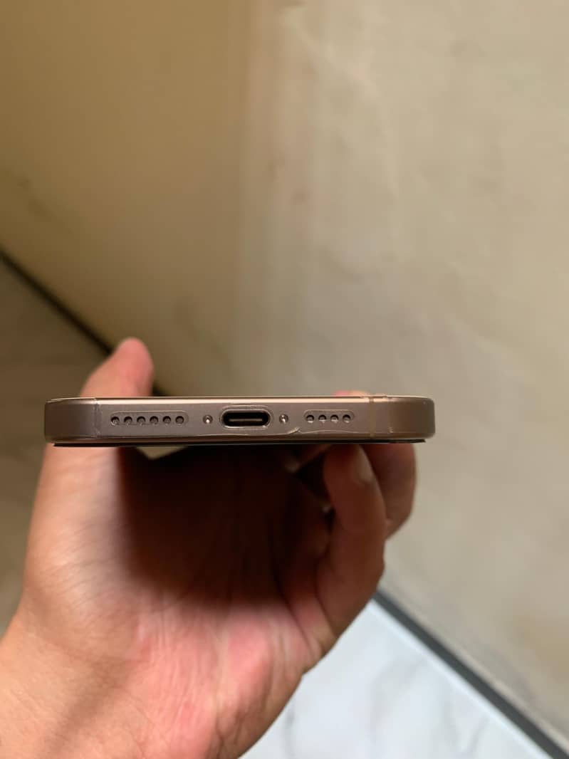 iPhone 16 Pro Max 5