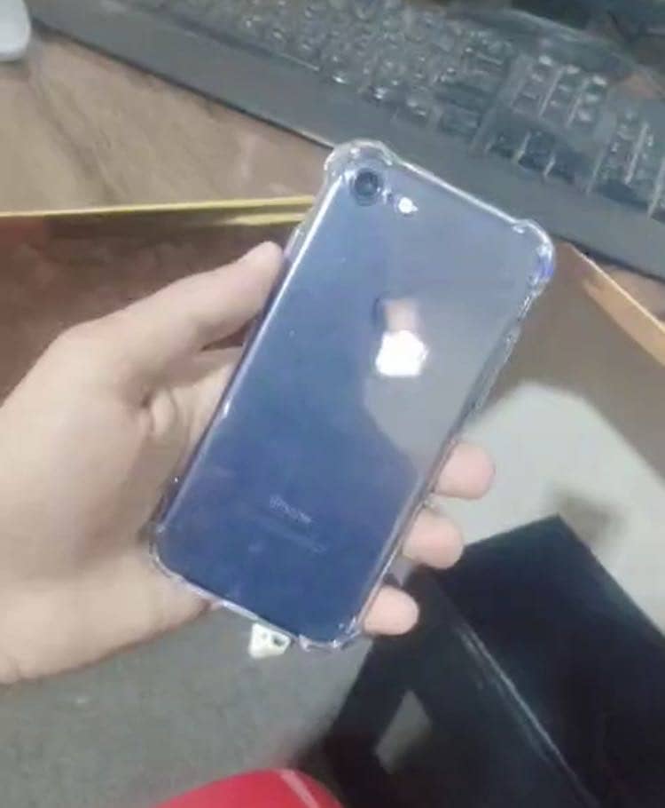 Apple iPhone 7 3