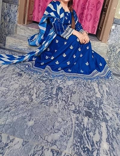 Sapphire Zinc Color Embroidered Lawn Maxi – Worn Once | Urgent Sale