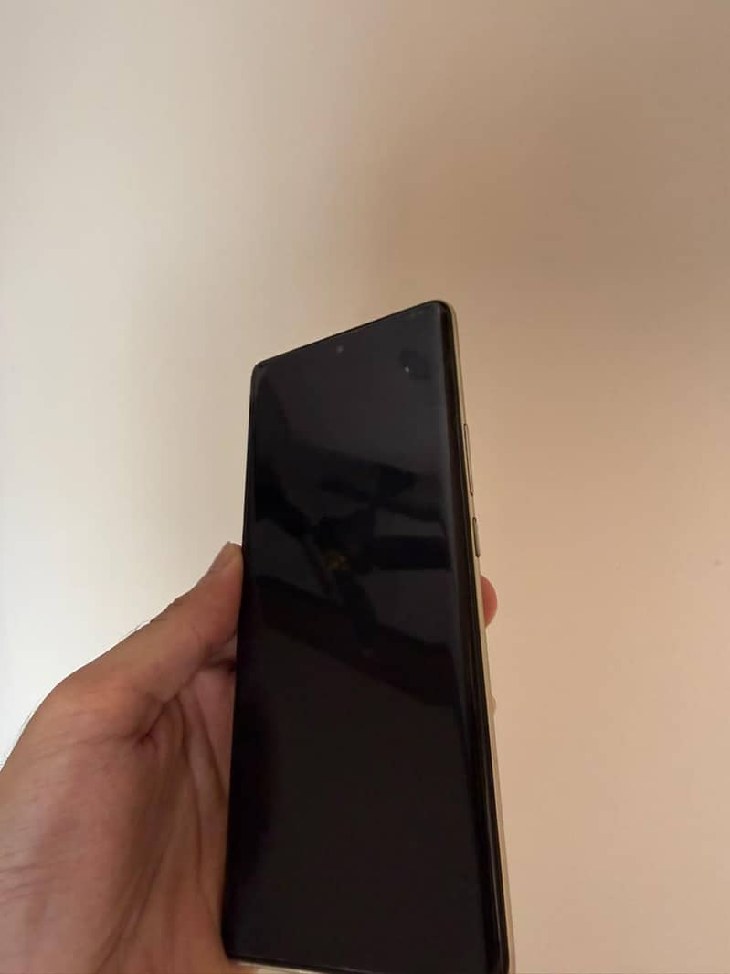 Infinix Note 40 Pro 4