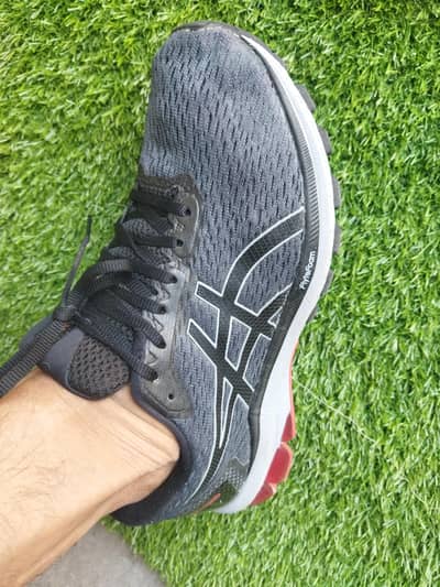 Asics shoes size 6 and 8 9 10
