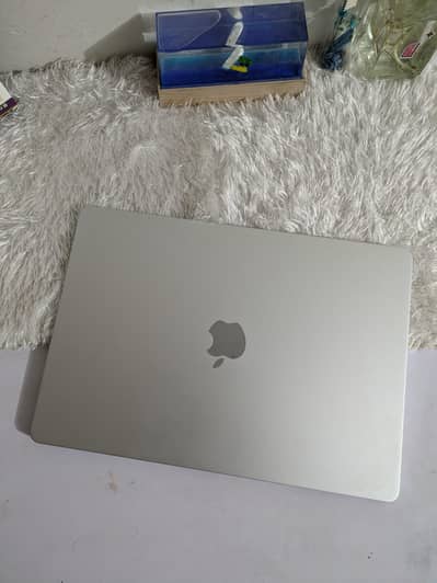 Macbook Air M2 15 inch