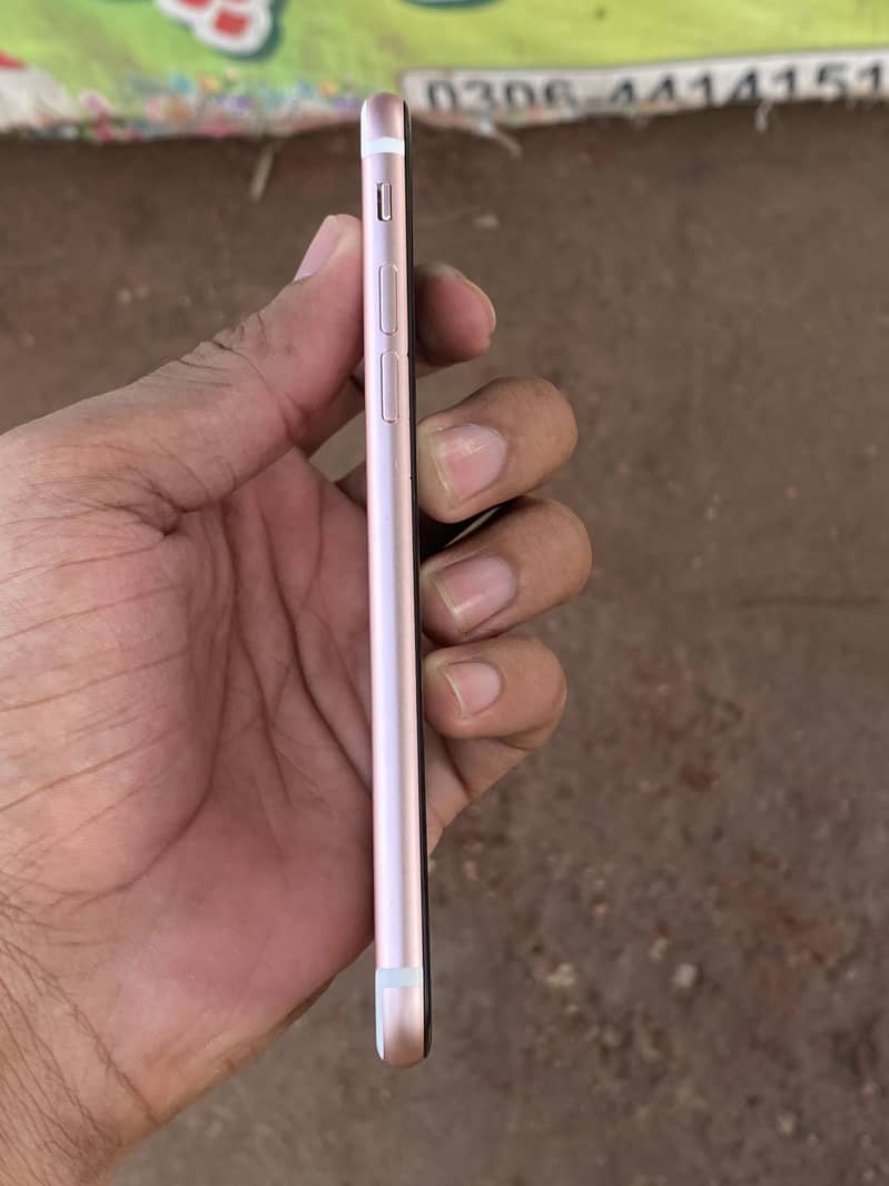 Apple iPhone 7 2