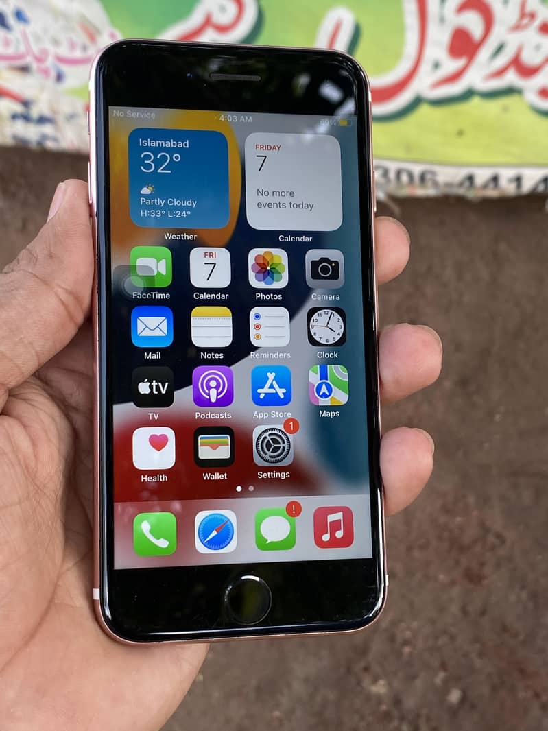Apple iPhone 7 3