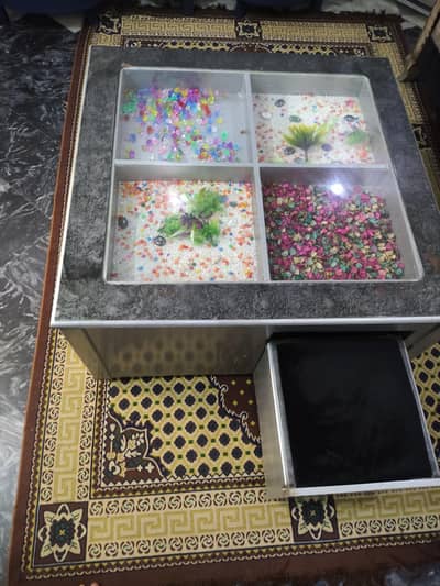 good condition center table
