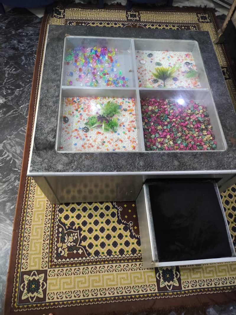 good condition center table 0