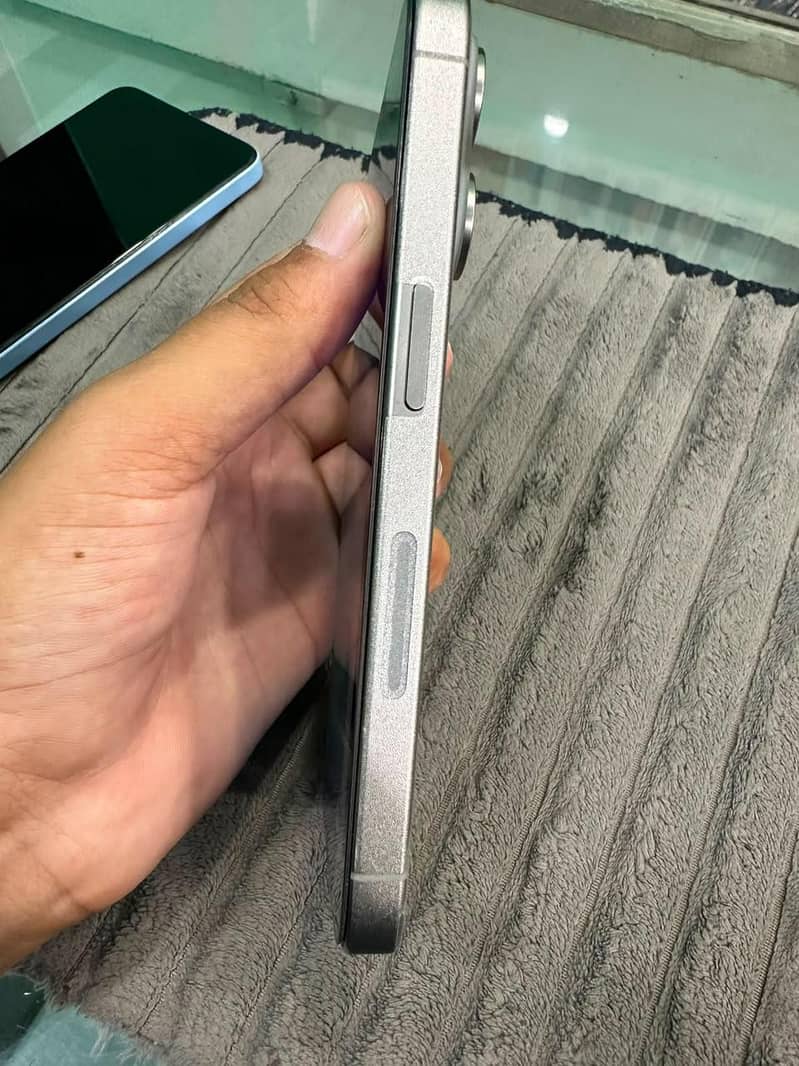 Apple iPhone 15 Pro 3