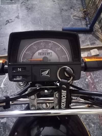 Honda 70 black color non repair clean condition and all parts orignal