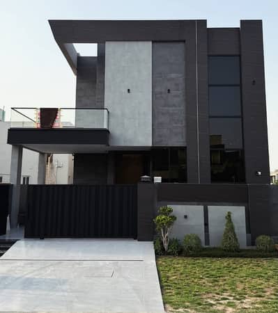 10 MARLA NEAR RAYA TOP LOCATION RESIDENTIAL HOUSE FOR SALE IN DHA PHASE 6.