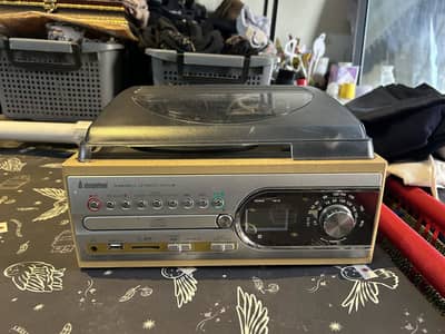Vinyl player/gramo phone /Cd player / radio