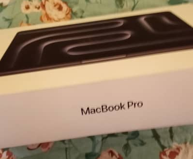 Like New Apple MacBook Pro 14" M5 16GB/512GB Space Grey with Warranty