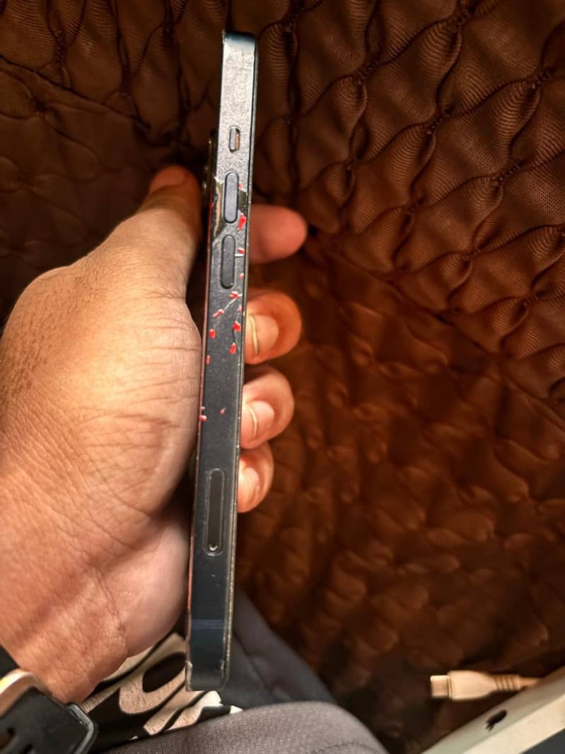 Apple iPhone 13 4