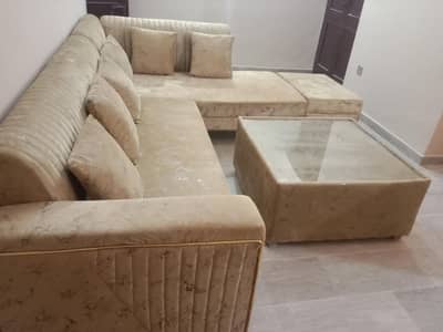 7 seater L-shaped sofa with table