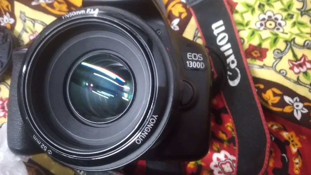 Canon camera 1300D 1