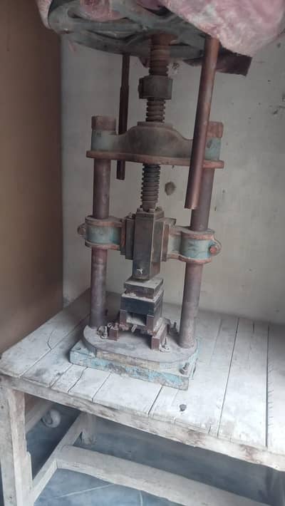 Hand bacalite molding machine