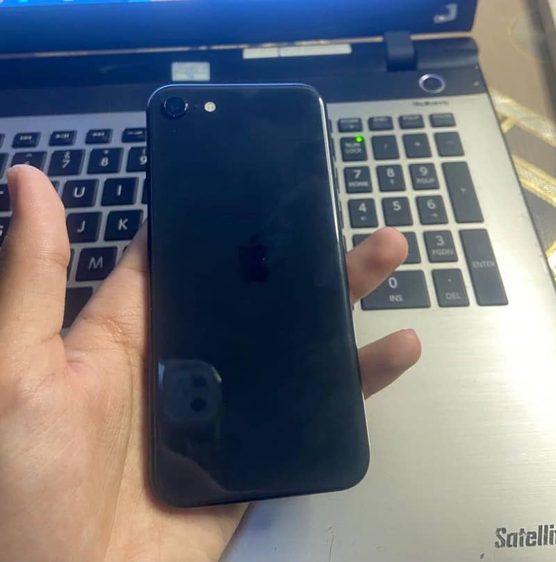 Apple iPhone SE 10