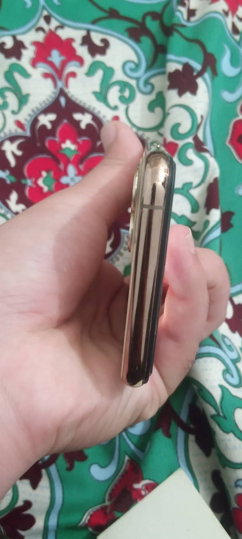 Apple iPhone 11 Pro 4