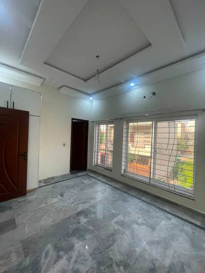 10marla house available for rent in LDA avenue