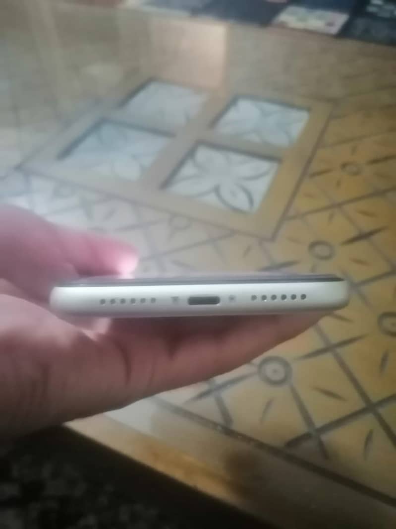 Apple iPhone 11 3