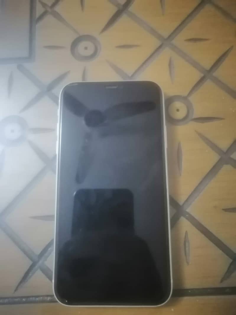 Apple iPhone 11 4