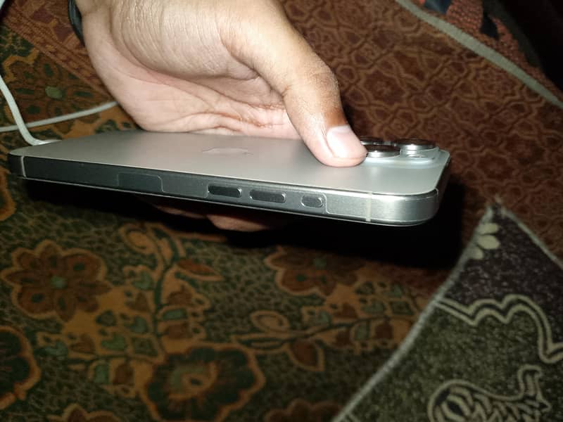 Apple iPhone 15 Pro Max 2