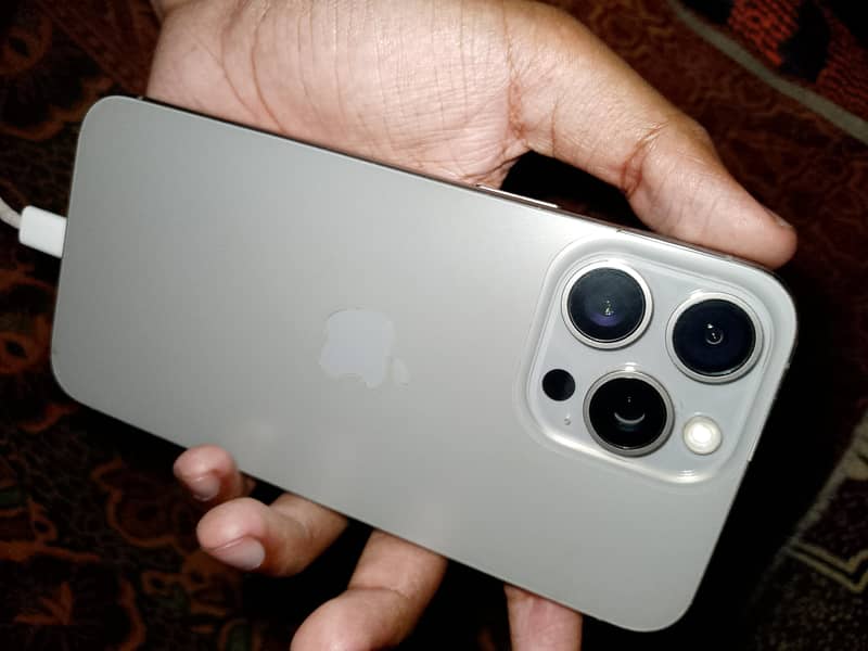 Apple iPhone 15 Pro Max 6