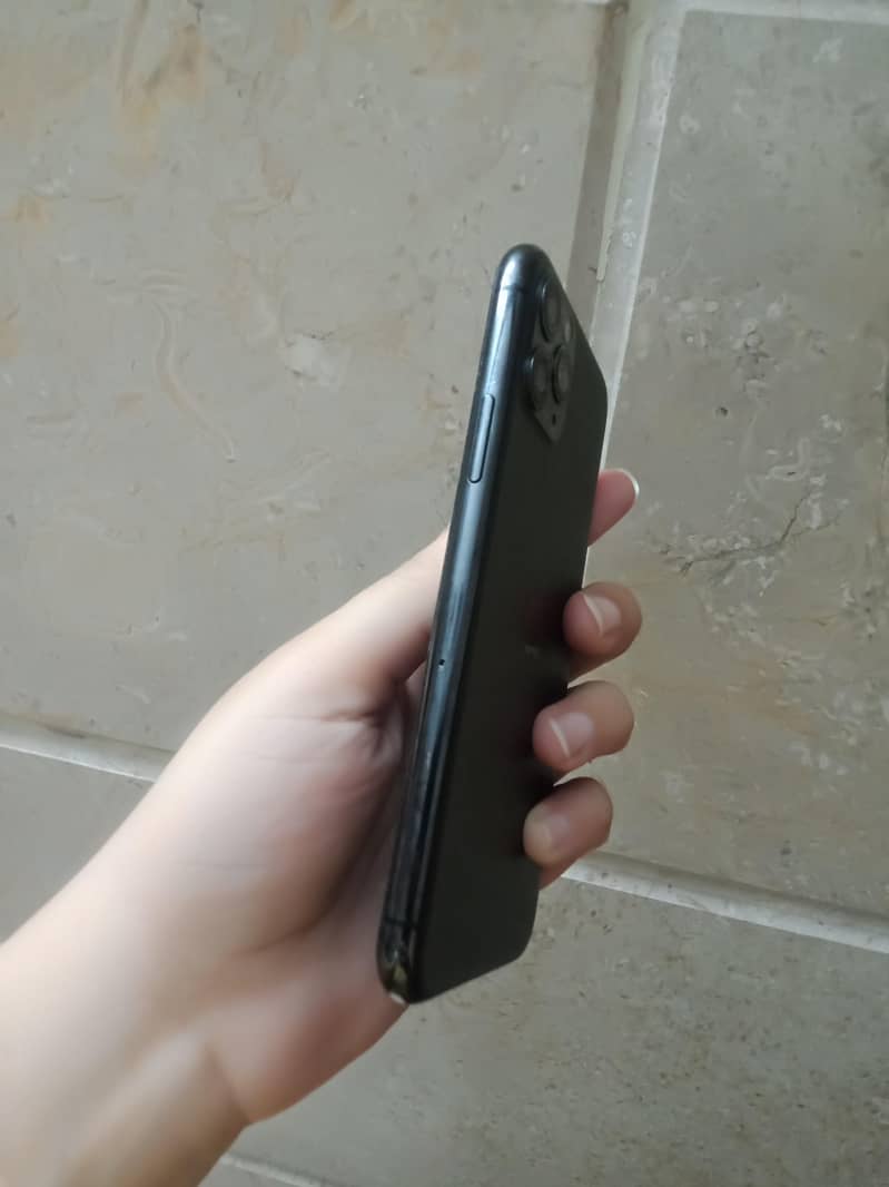 iphone 11 pro 4