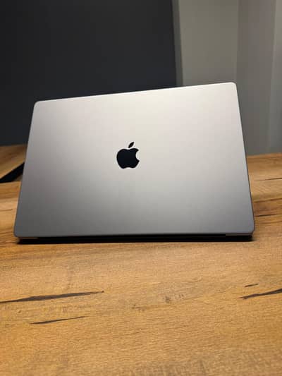 macbook m4 pro 16inch | m4 pro chip | 24 ram | 512GB | 100 health |