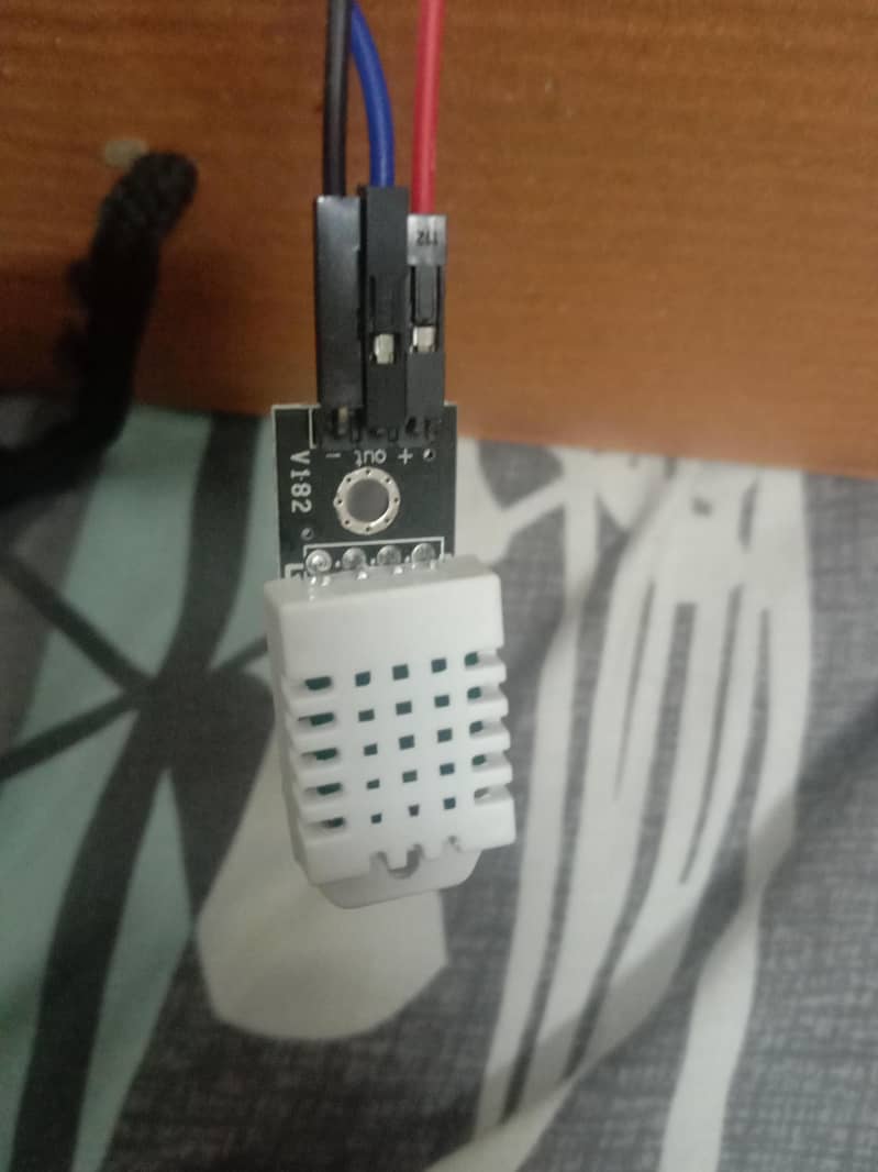 ESP32/ OLED/ DHT22 sensor/ fan 6
