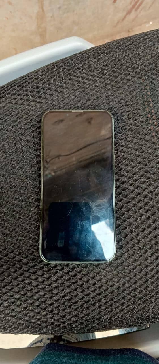 Apple iPhone 13 2