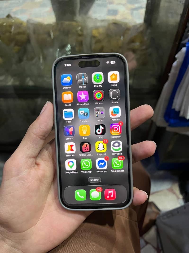 Apple iPhone 15 3