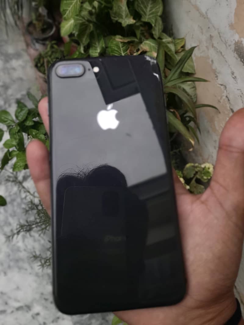 Apple iPhone 8 Plus 0