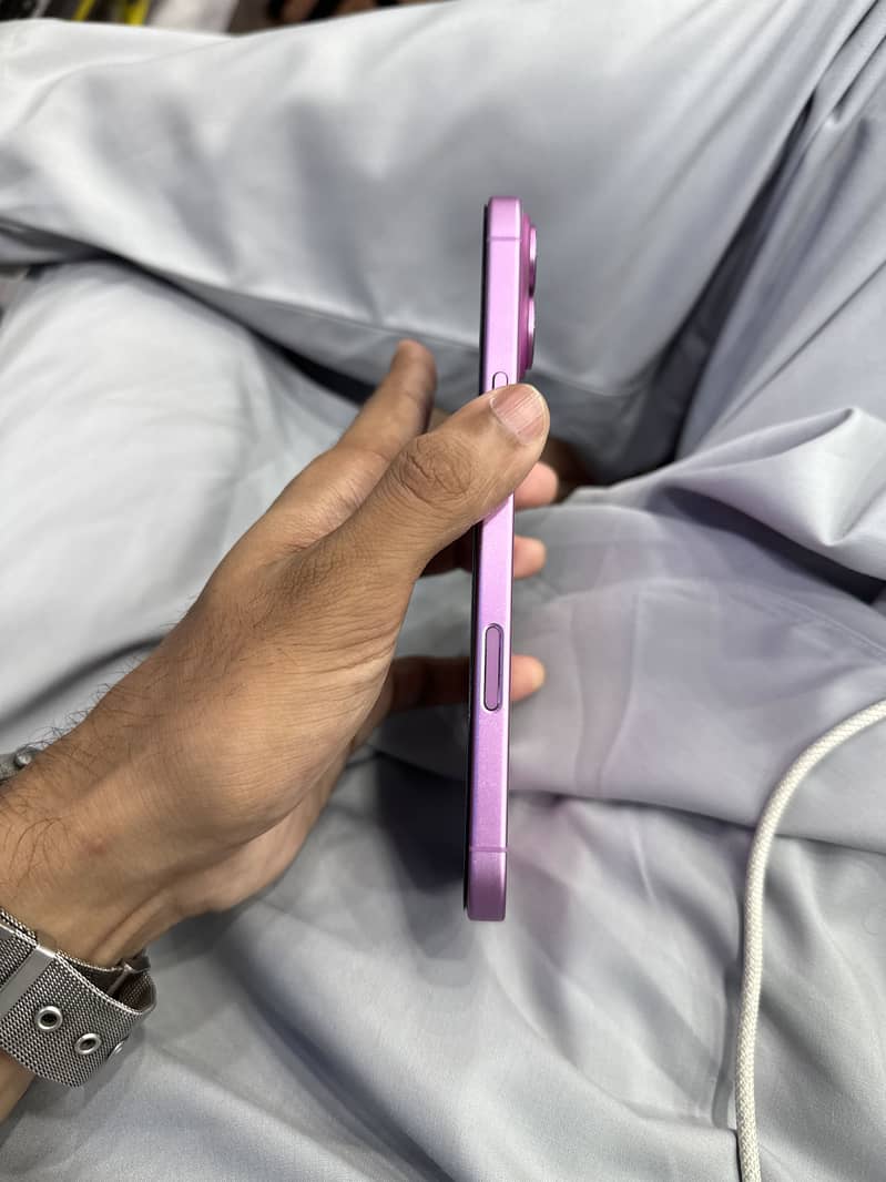 iPhone 16 Plus 2