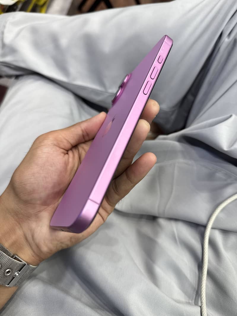 iPhone 16 Plus 3