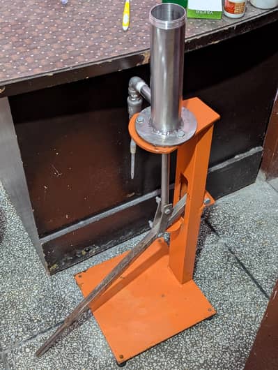 Manual LIQUID FILLING MACHINE with 15 Kg Hoper