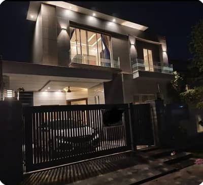 DHA Phase 3, Block Z, 10 Marla, 02 Bed, Luxurious Furnished Upper Portion For Rent. Original Pics Attached.