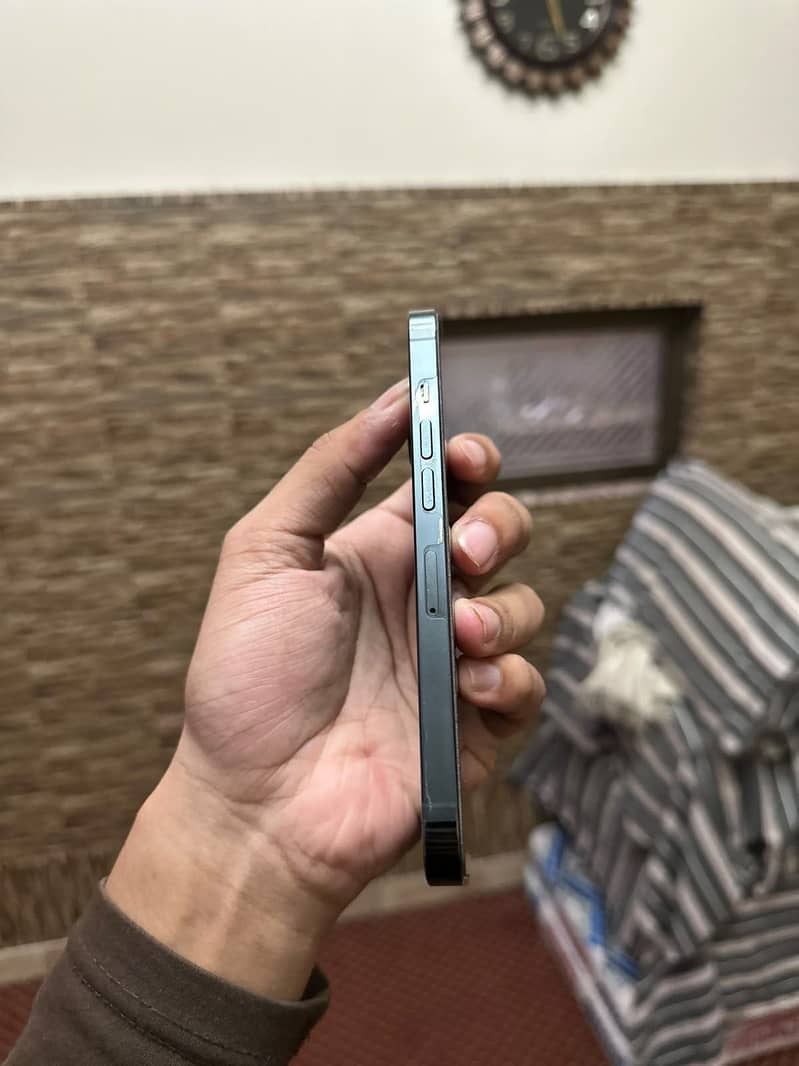 Apple iPhone 13 Pro 2